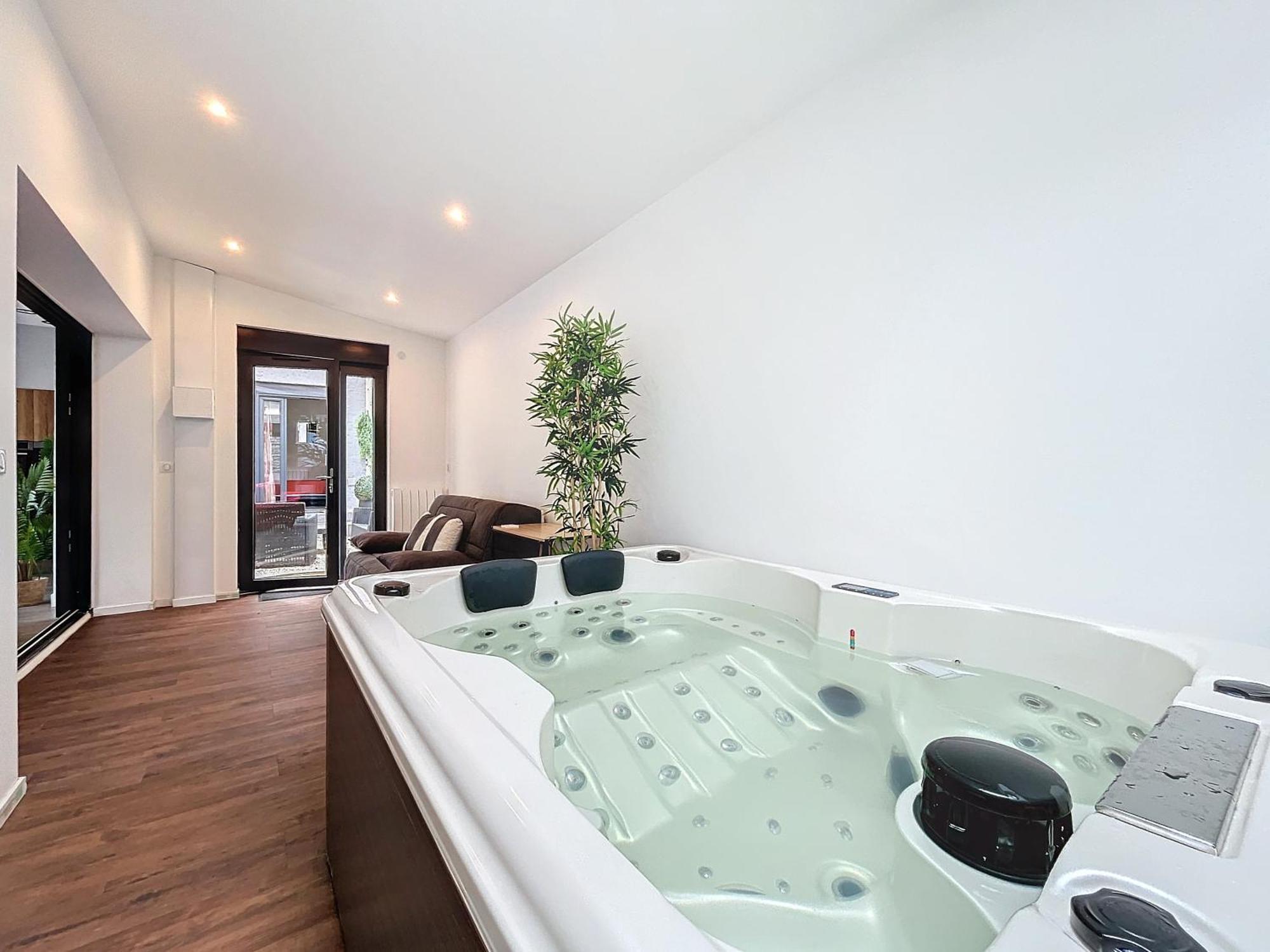 Loft Terrasse Avec Spa Proche Centre Historique Montluçon Eksteriør billede